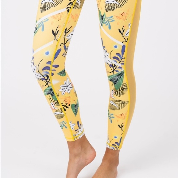 ZYIA Active Floral Reflective Light n Tight Hi-Rise 7/8 24” RC Leggings - Picture 3 of 15